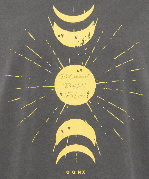 | color:grey |yoga t-shirt sun and moon |sinah diepold kale&cake