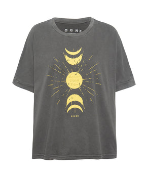| color:grey |yoga t-shirt sun and moon |sinah diepold kale&cake